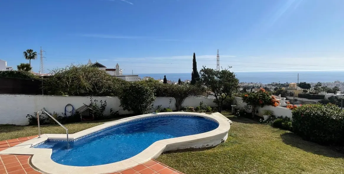 Продажа  отдельно стоящей виллы в Nerja 2