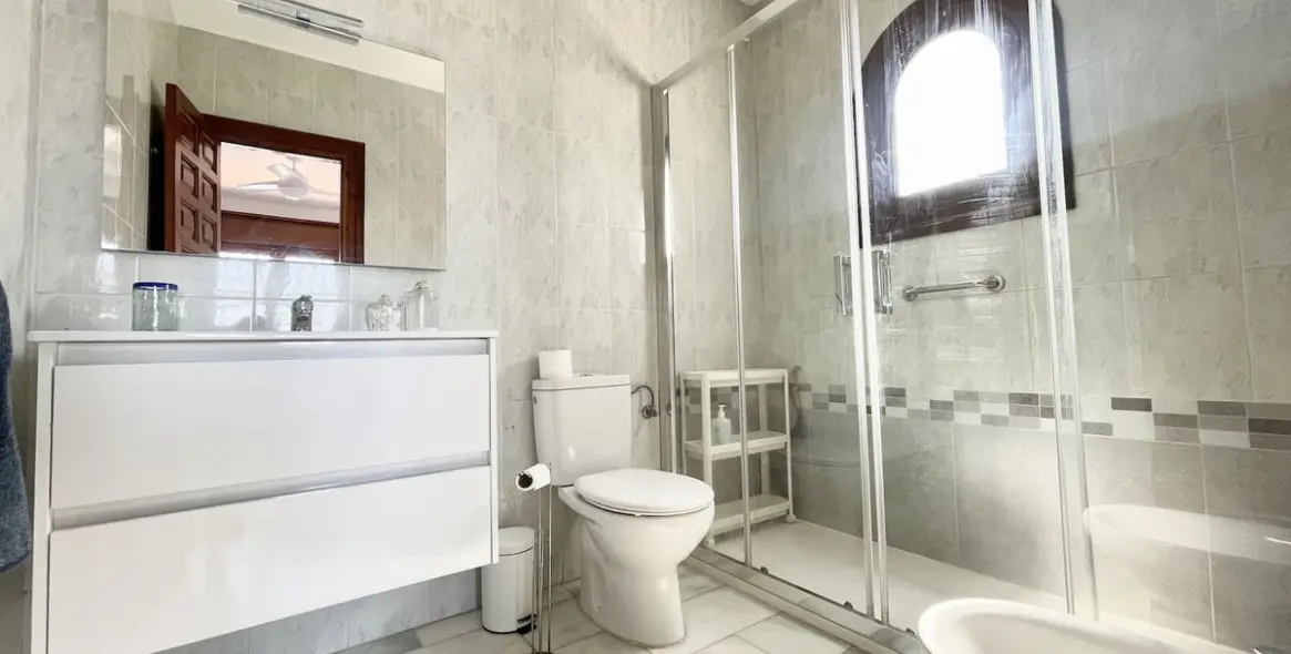 Продажа  отдельно стоящей виллы в Nerja 13