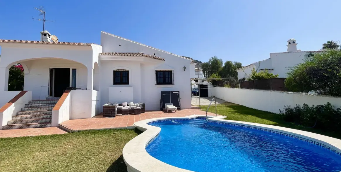 Продажа  отдельно стоящей виллы в Nerja 22