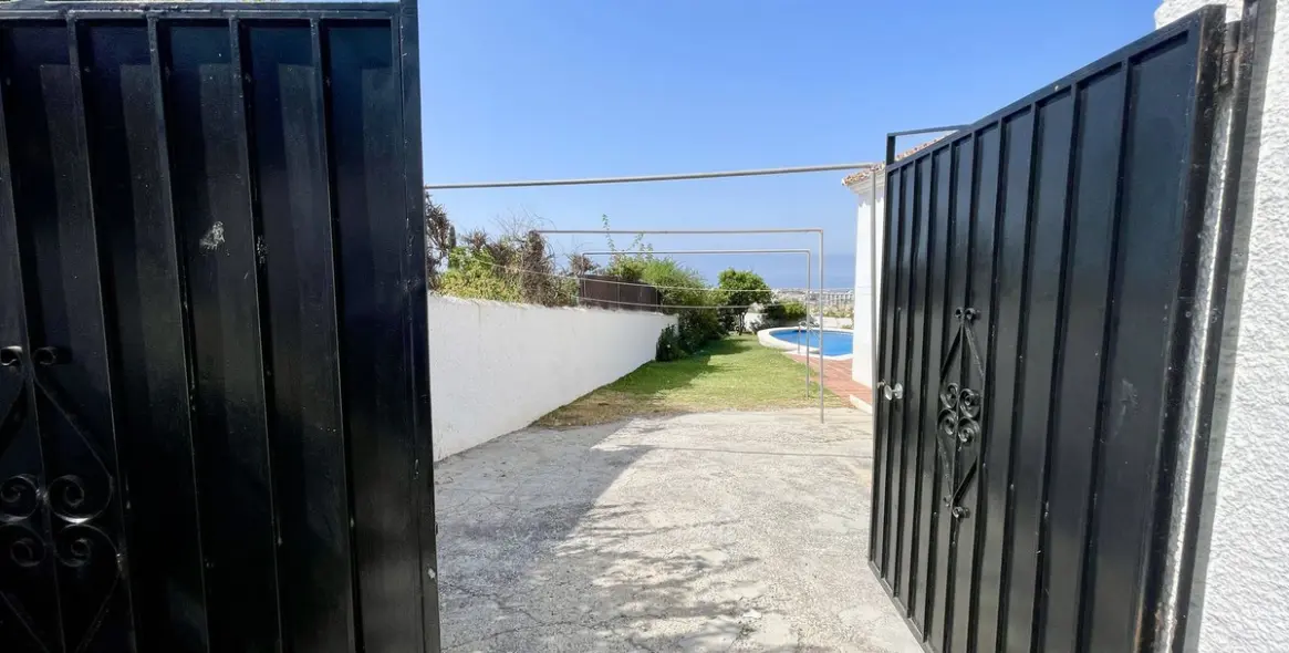 Продажа  отдельно стоящей виллы в Nerja 24