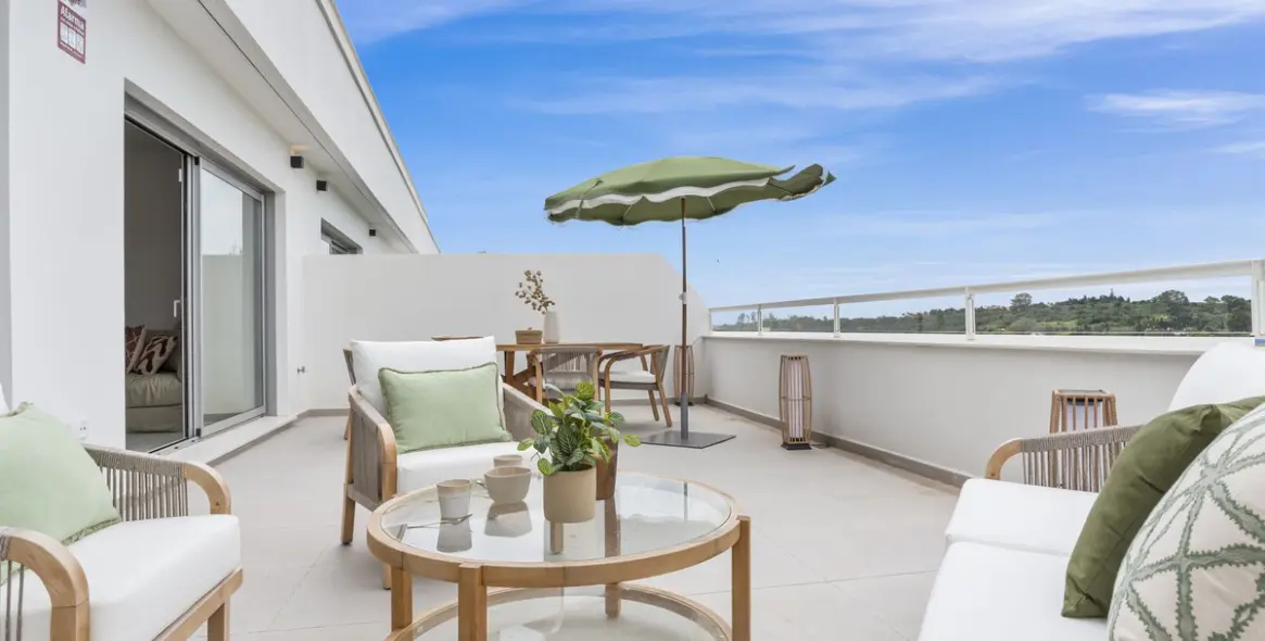 Sale of penthouse in Cancelada 25