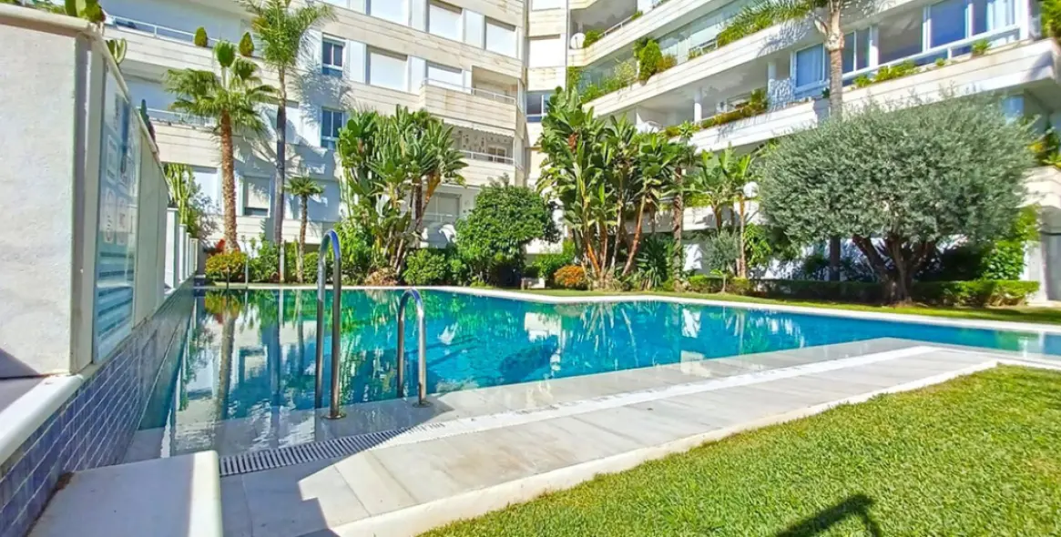 Sale of middle floor apartment in Marbella 1