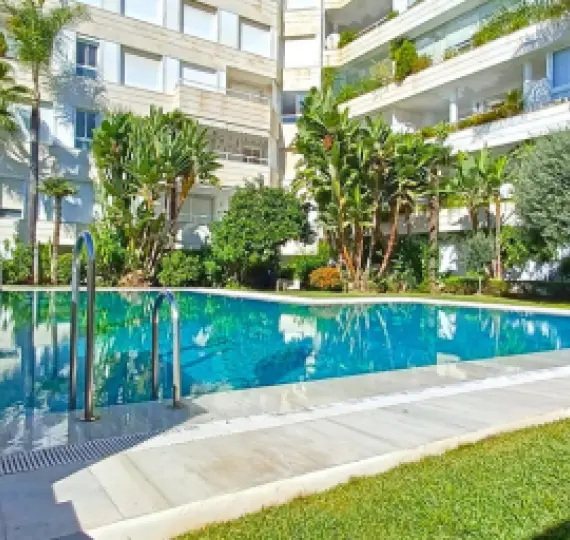 Sale of middle floor apartment in Marbella