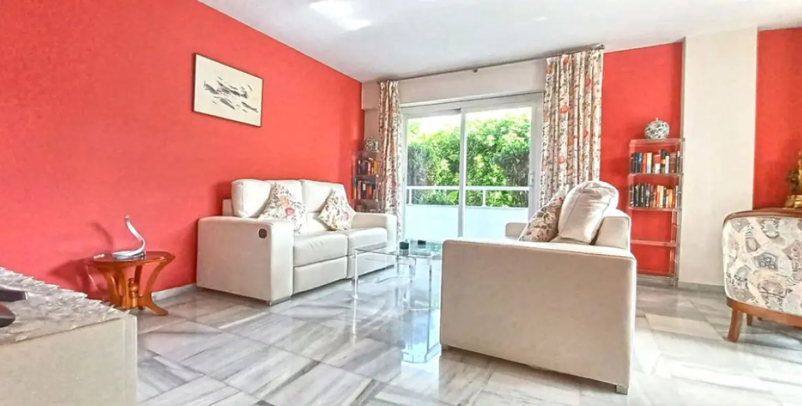 Sale of middle floor apartment in Marbella 2