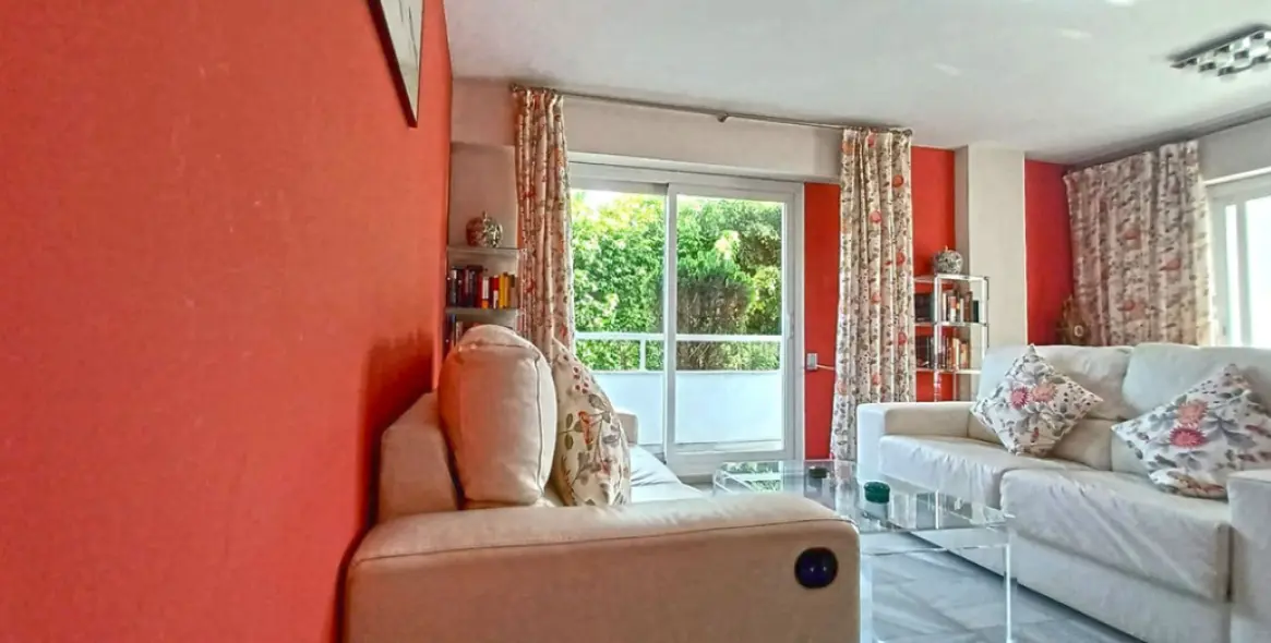 Sale of middle floor apartment in Marbella 11