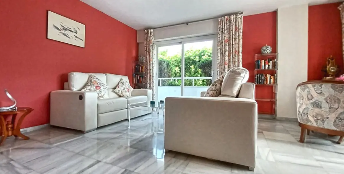 Sale of middle floor apartment in Marbella 12