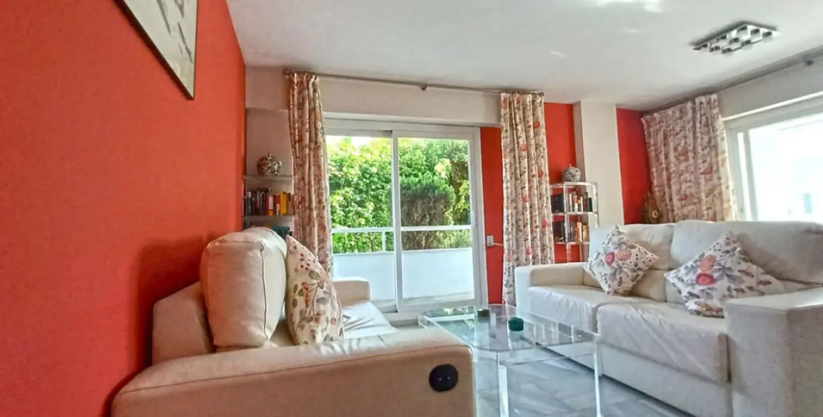 Sale of middle floor apartment in Marbella 13