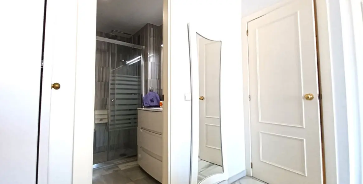 Sale of middle floor apartment in Marbella 17