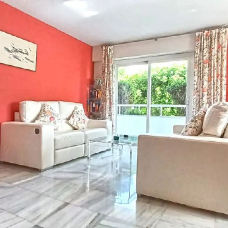 Sale of middle floor apartment in Marbella