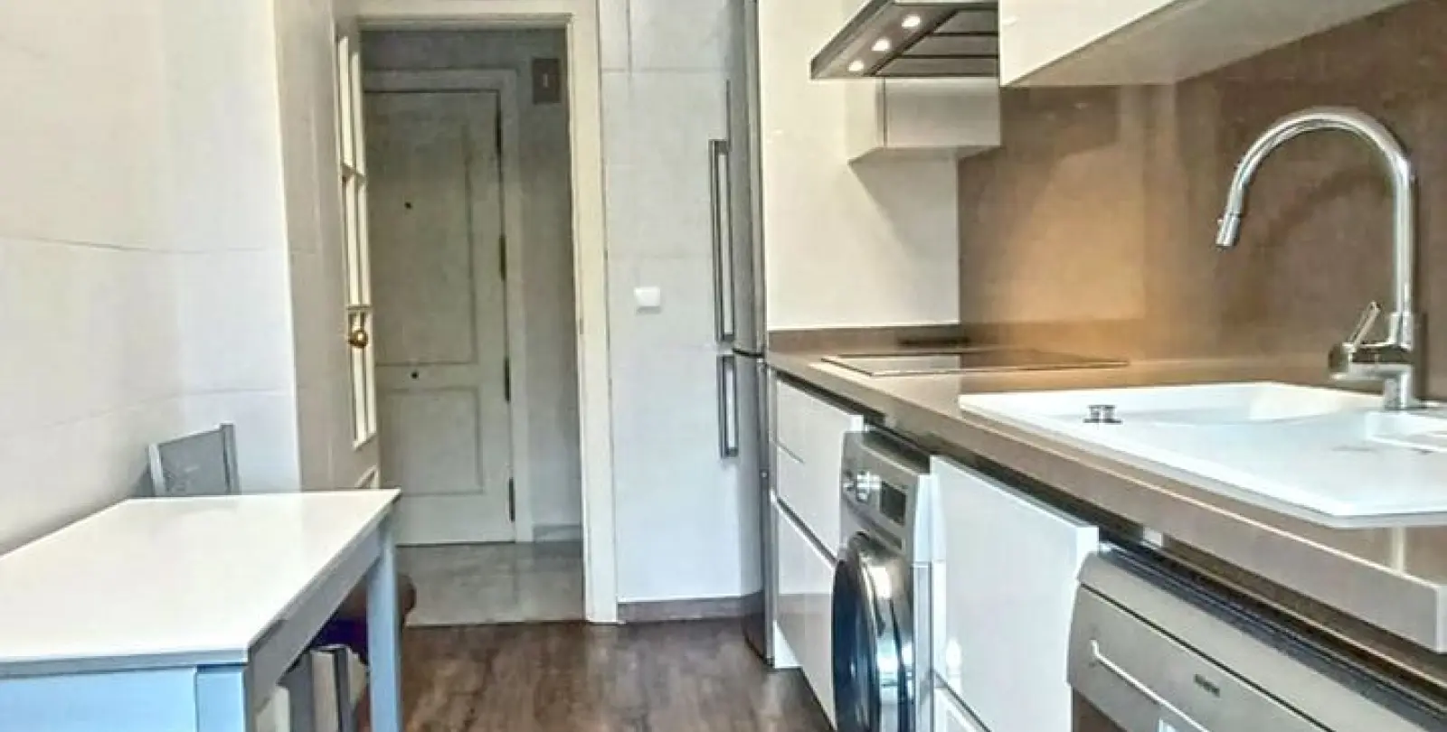 Sale of middle floor apartment in Marbella 21