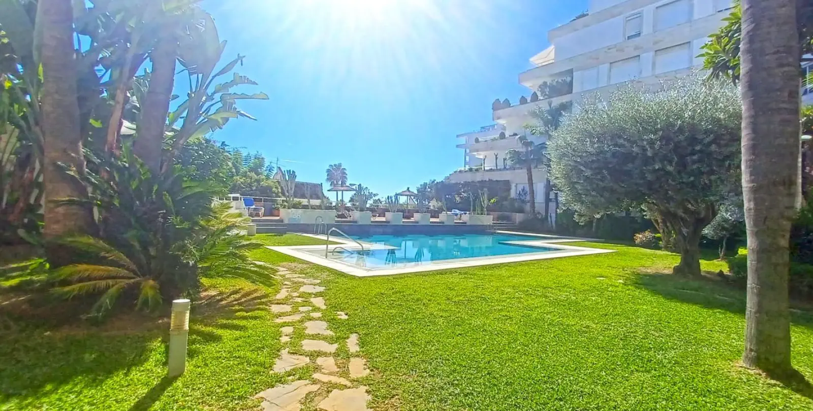 Sale of middle floor apartment in Marbella 28