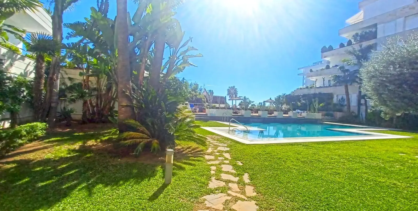 Sale of middle floor apartment in Marbella 29