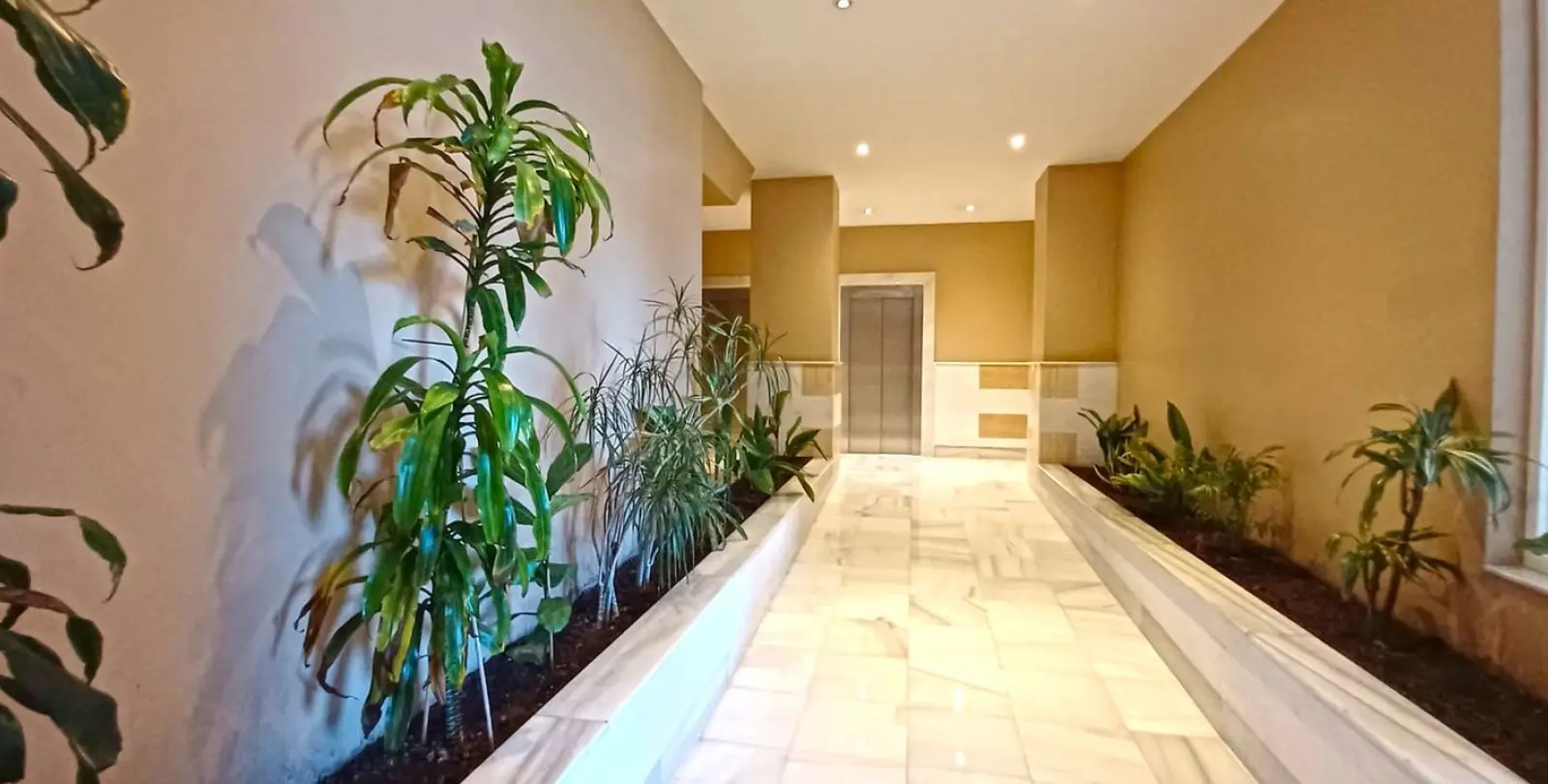 Sale of middle floor apartment in Marbella 38