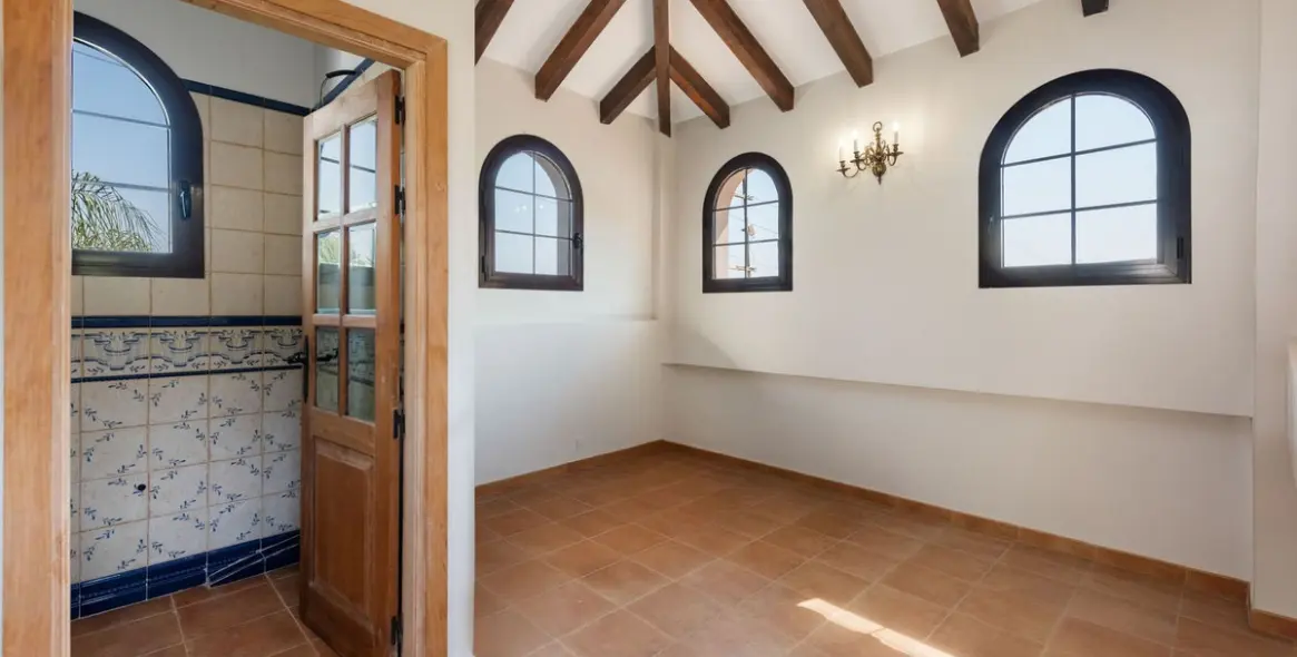 Продажа  отдельно стоящей виллы в Alhaurín de la Torre 25