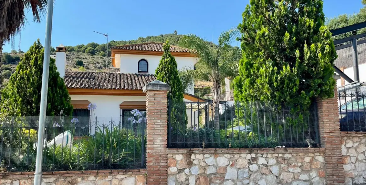 Продажа  отдельно стоящей виллы в Alhaurín de la Torre 28