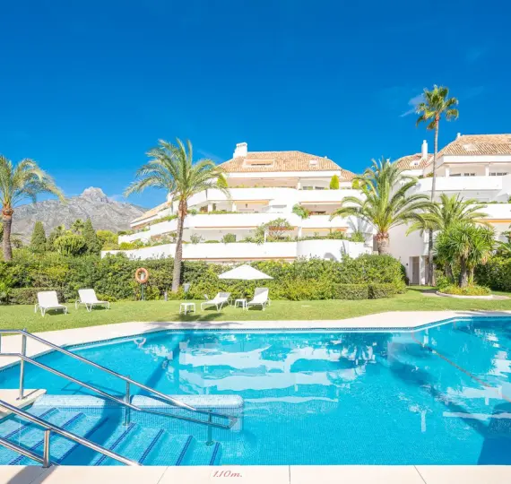 Sale of middle floor apartment in The Golden Mile