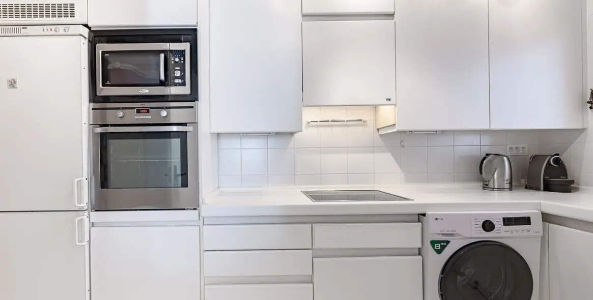 Sale of middle floor apartment in The Golden Mile 16