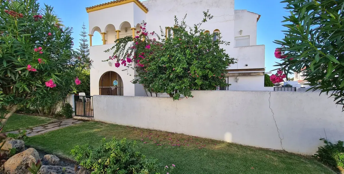 Sale of semi-detached house in Casares Playa 1