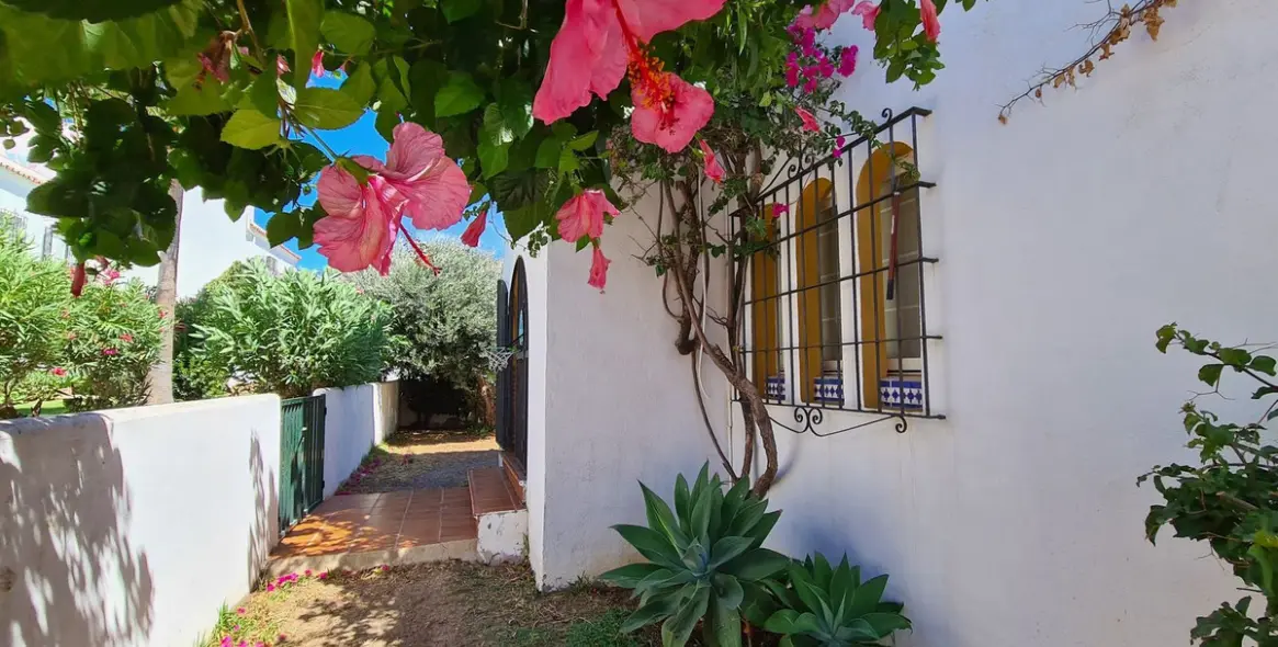 Продажа дома на две семьи в Casares Playa 24