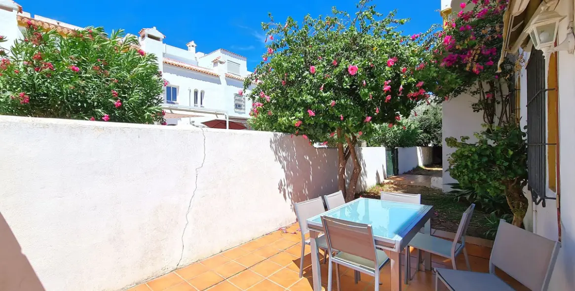 Продажа дома на две семьи в Casares Playa 25