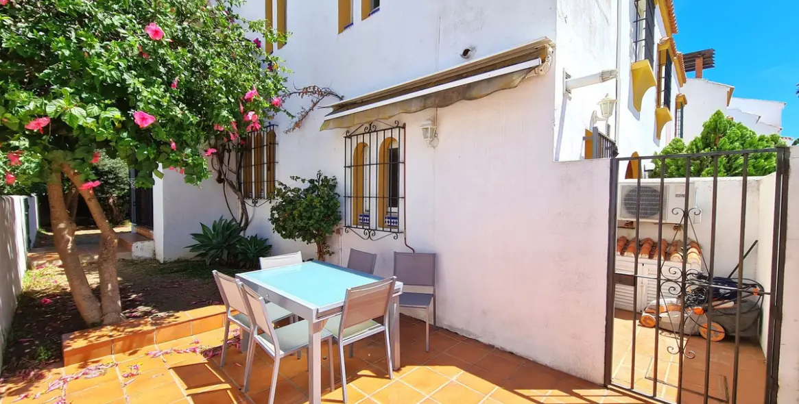 Продажа дома на две семьи в Casares Playa 26