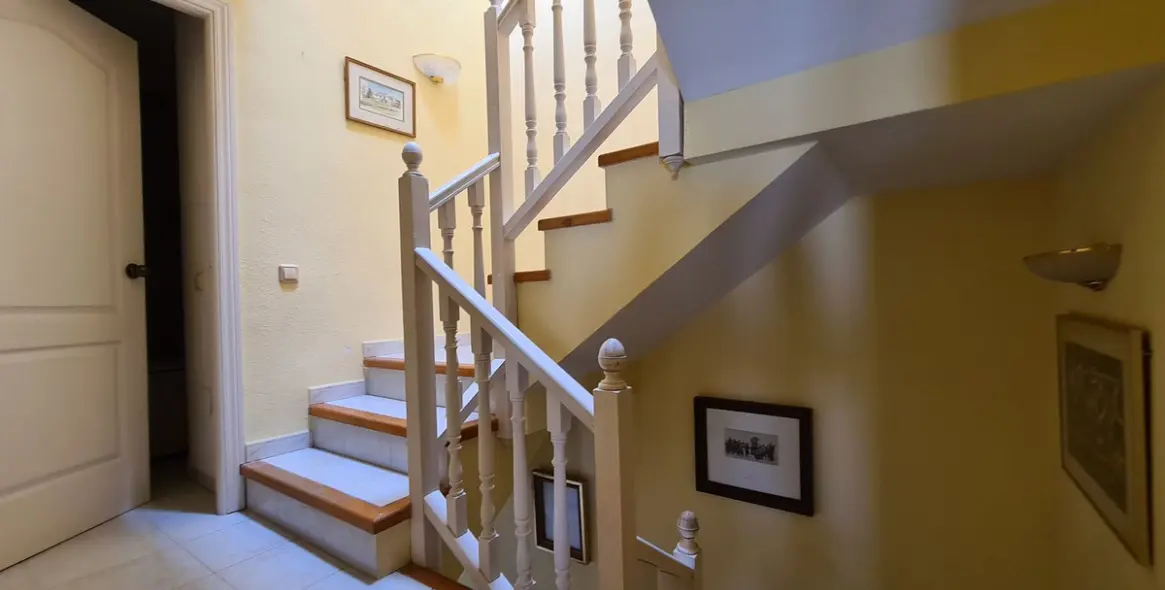 Продажа дома на две семьи в Casares Playa 28