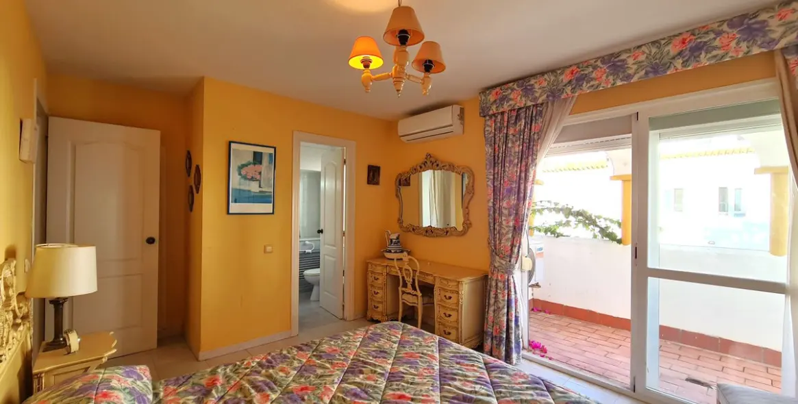 Продажа дома на две семьи в Casares Playa 31