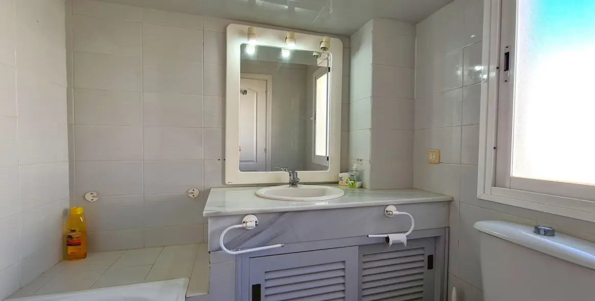 Продажа дома на две семьи в Casares Playa 32