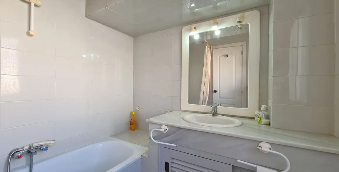 Продажа дома на две семьи в Casares Playa 33