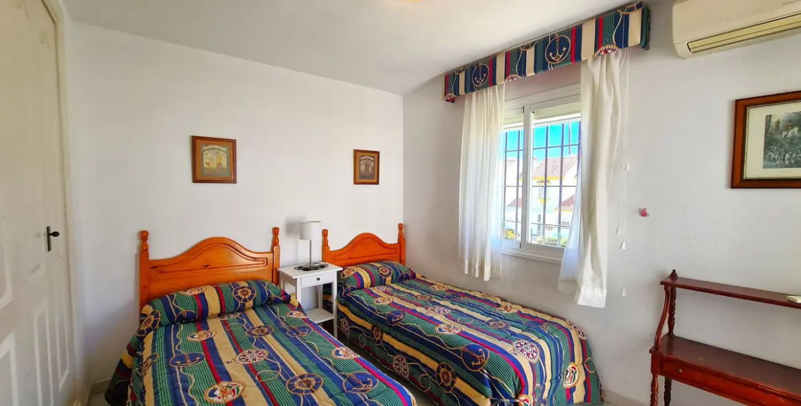 Продажа дома на две семьи в Casares Playa 35