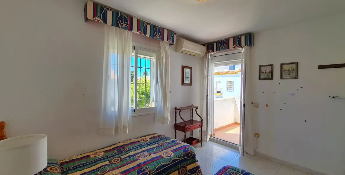 Продажа дома на две семьи в Casares Playa 36