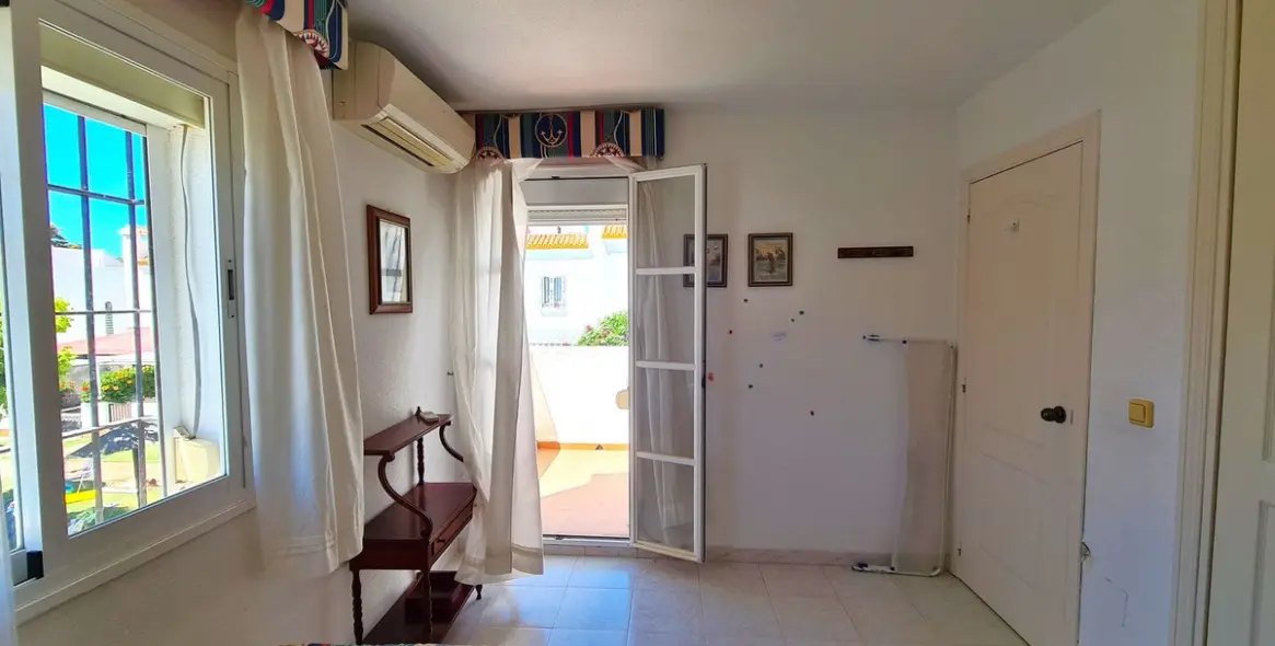Продажа дома на две семьи в Casares Playa 38