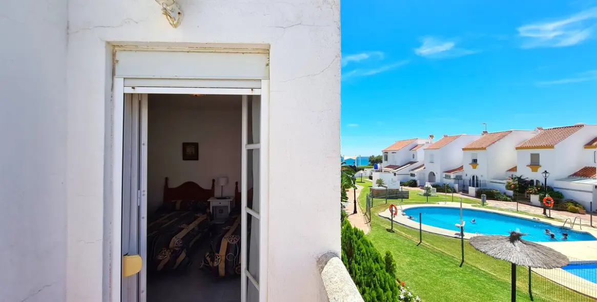 Продажа дома на две семьи в Casares Playa 40