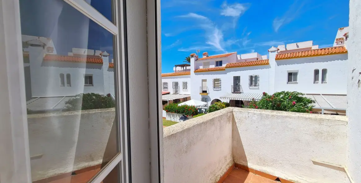 Продажа дома на две семьи в Casares Playa 41