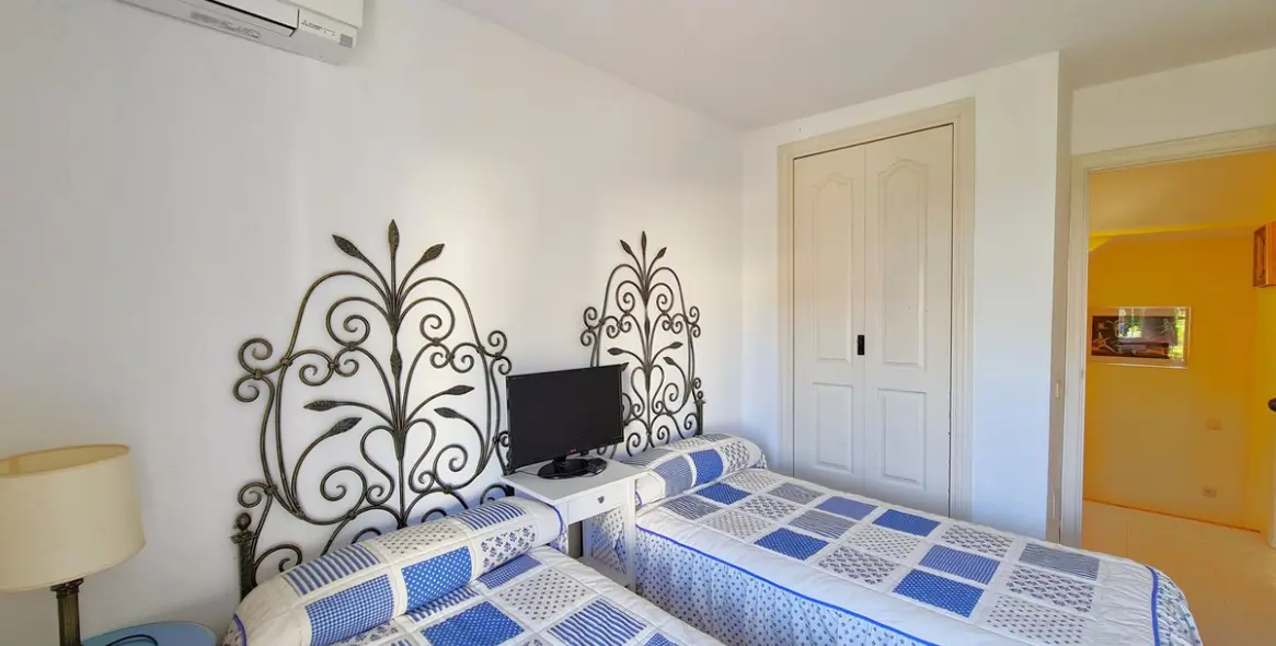 Продажа дома на две семьи в Casares Playa 43