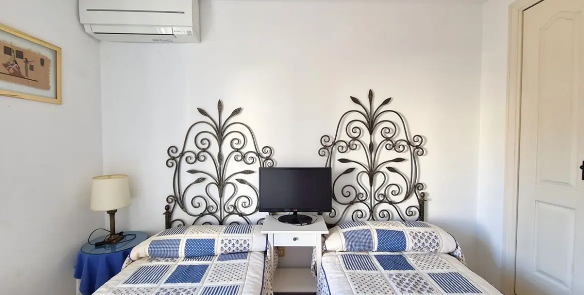 Продажа дома на две семьи в Casares Playa 44