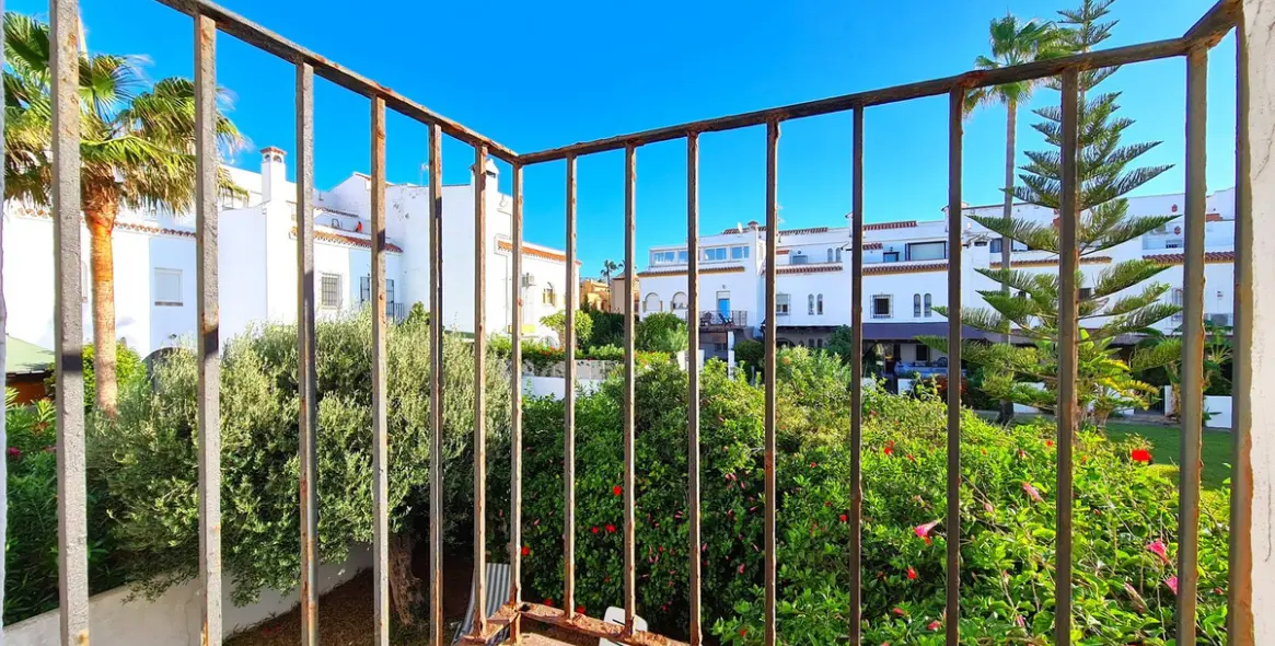 Продажа дома на две семьи в Casares Playa 45