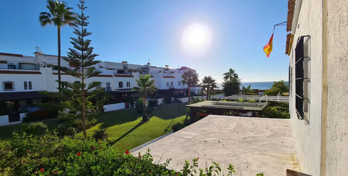 Продажа дома на две семьи в Casares Playa 46