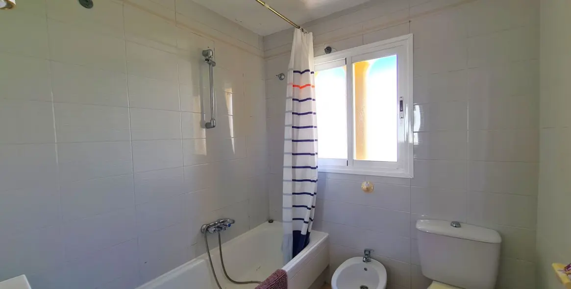 Продажа дома на две семьи в Casares Playa 48