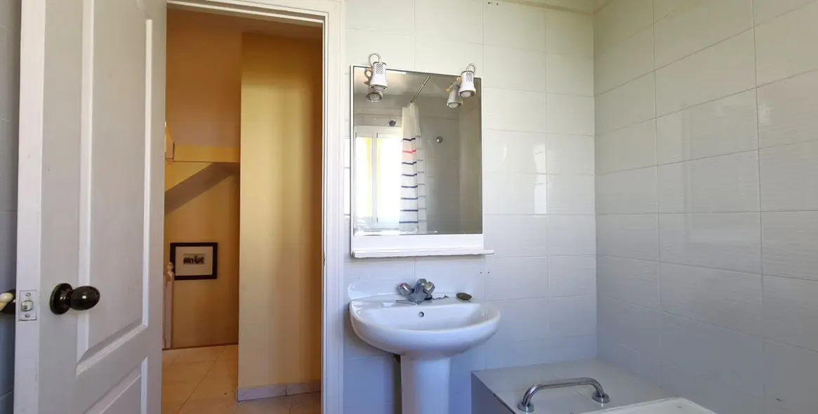 Продажа дома на две семьи в Casares Playa 49