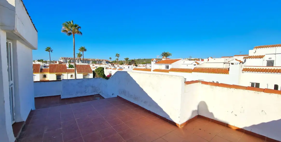 Продажа дома на две семьи в Casares Playa 52