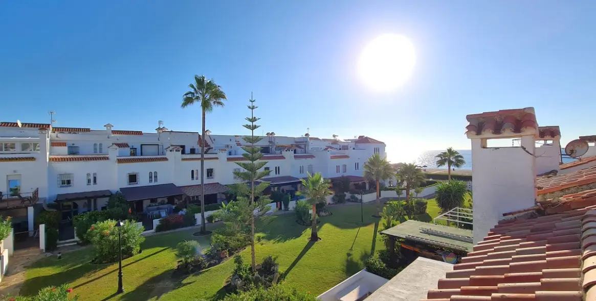 Продажа дома на две семьи в Casares Playa 53