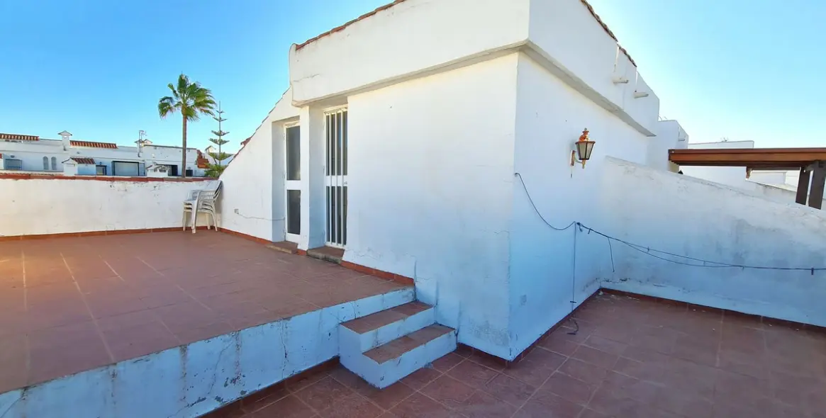 Продажа дома на две семьи в Casares Playa 54