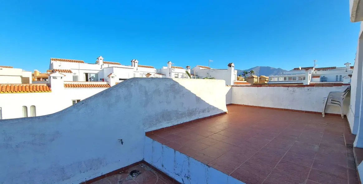 Продажа дома на две семьи в Casares Playa 55