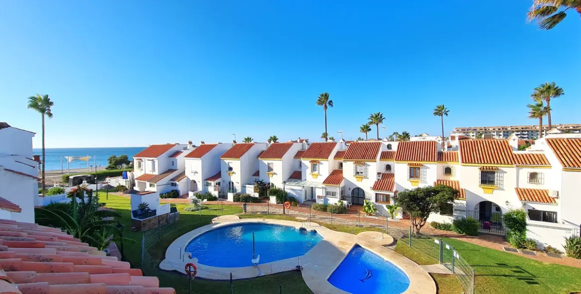 Продажа дома на две семьи в Casares Playa 56
