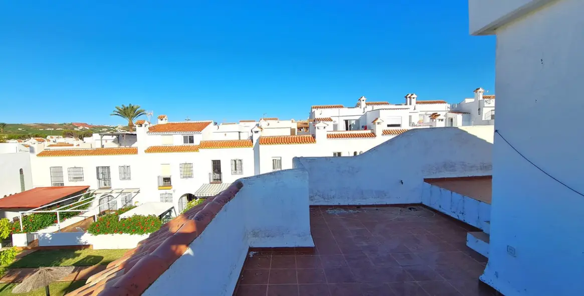 Продажа дома на две семьи в Casares Playa 57