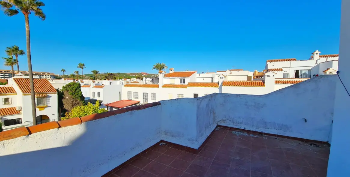 Продажа дома на две семьи в Casares Playa 58