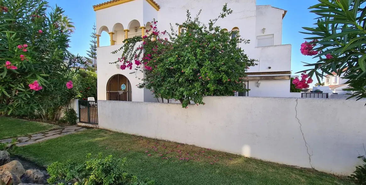 Продажа дома на две семьи в Casares Playa 59