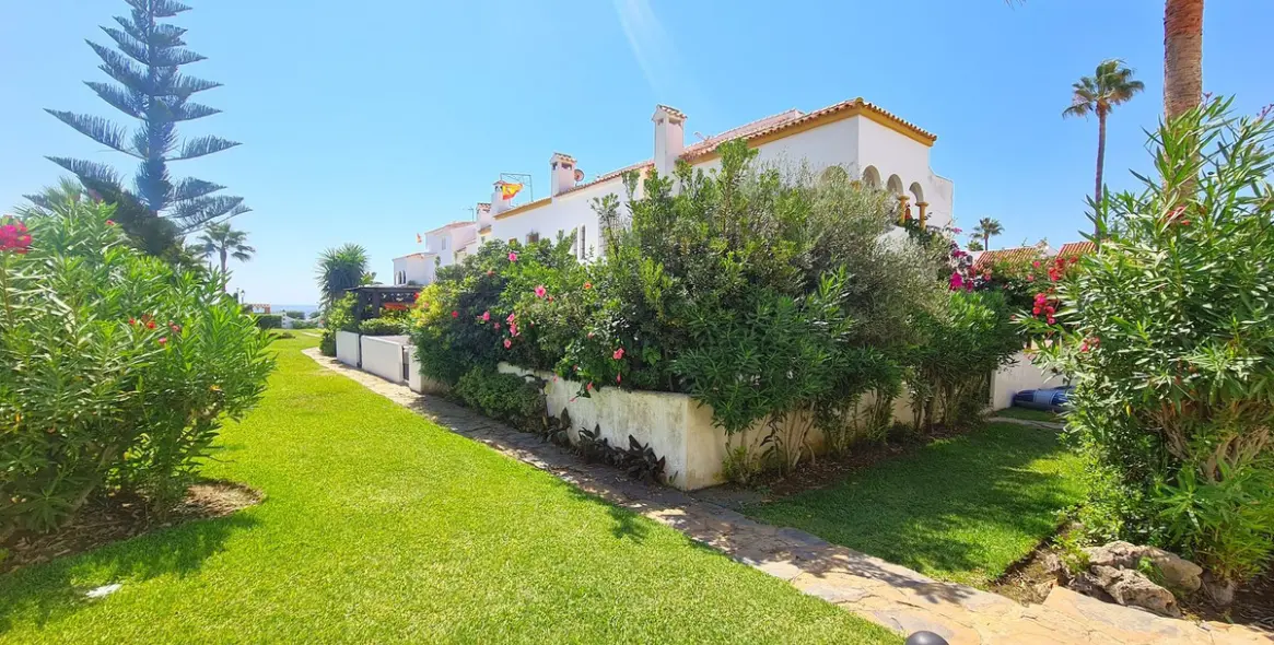 Продажа дома на две семьи в Casares Playa 60