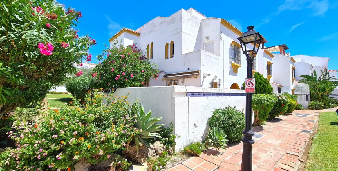 Продажа дома на две семьи в Casares Playa 66